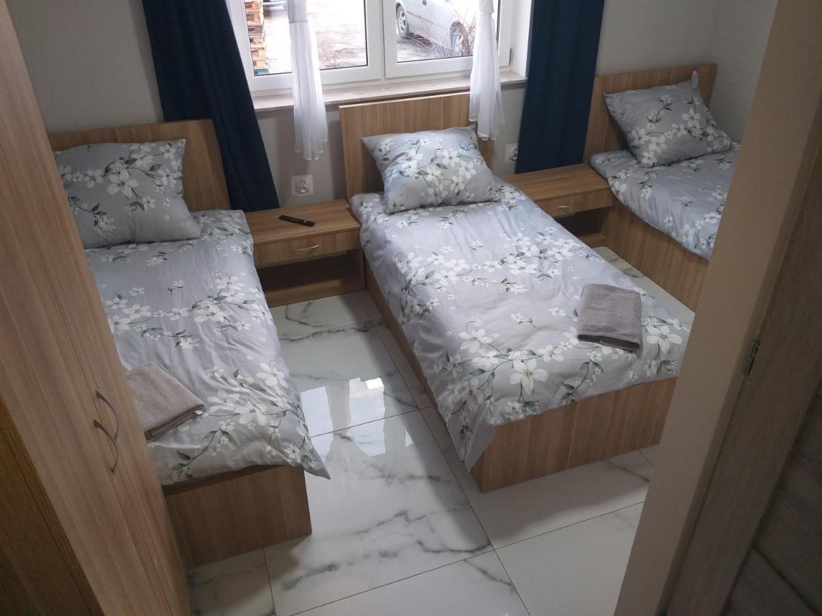 Czerwony Szafir Grodzisk Hostel Grodzisk Mazowiecki Εξωτερικό φωτογραφία