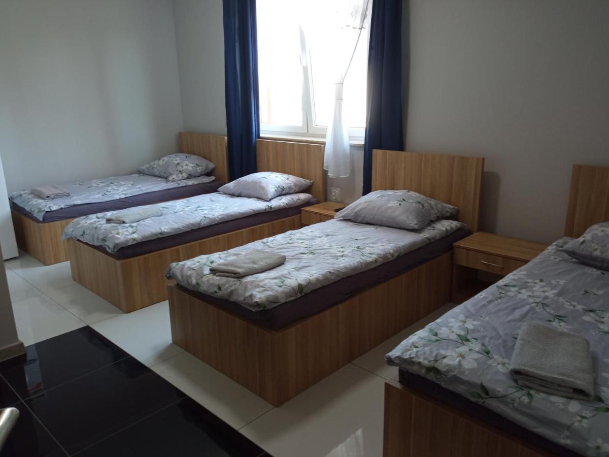 Czerwony Szafir Grodzisk Hostel Grodzisk Mazowiecki Εξωτερικό φωτογραφία