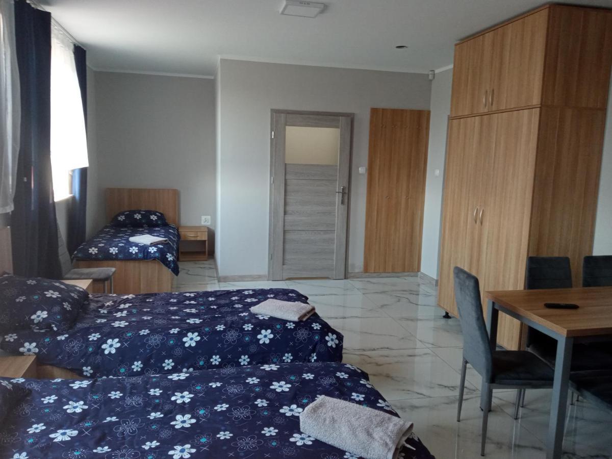 Czerwony Szafir Grodzisk Hostel Grodzisk Mazowiecki Εξωτερικό φωτογραφία