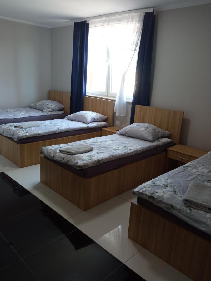 Czerwony Szafir Grodzisk Hostel Grodzisk Mazowiecki Εξωτερικό φωτογραφία