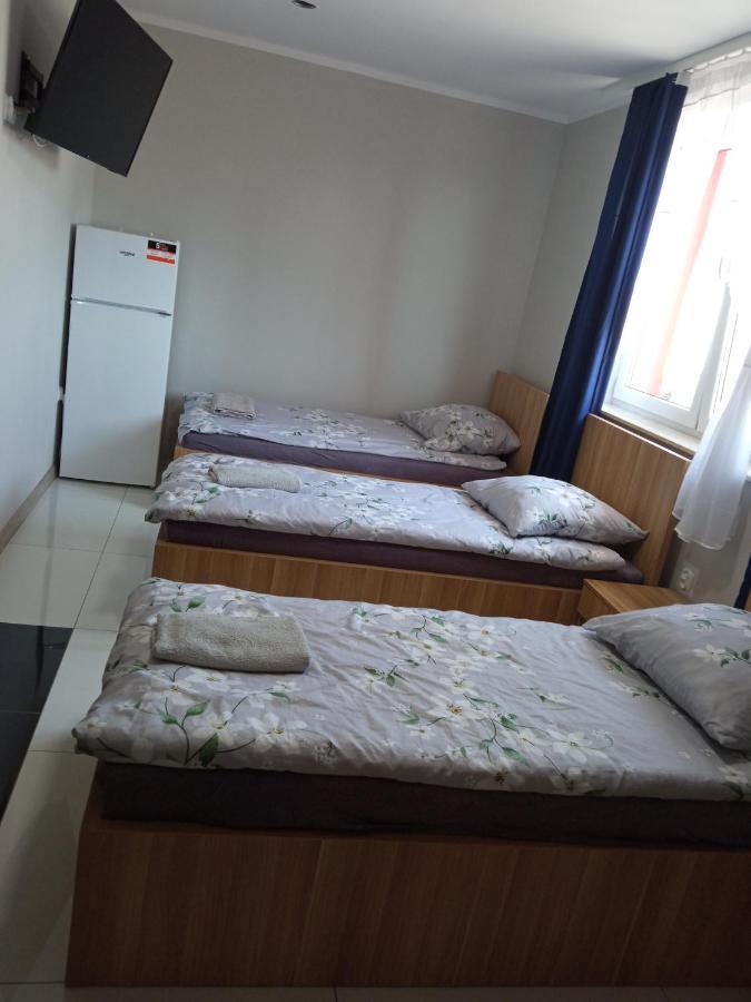 Czerwony Szafir Grodzisk Hostel Grodzisk Mazowiecki Εξωτερικό φωτογραφία