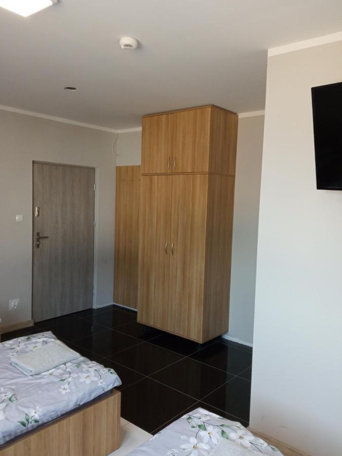 Czerwony Szafir Grodzisk Hostel Grodzisk Mazowiecki Εξωτερικό φωτογραφία