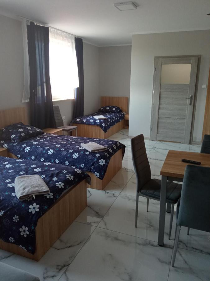 Czerwony Szafir Grodzisk Hostel Grodzisk Mazowiecki Εξωτερικό φωτογραφία