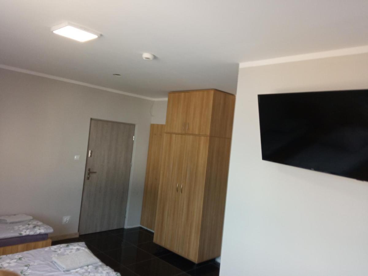 Czerwony Szafir Grodzisk Hostel Grodzisk Mazowiecki Εξωτερικό φωτογραφία
